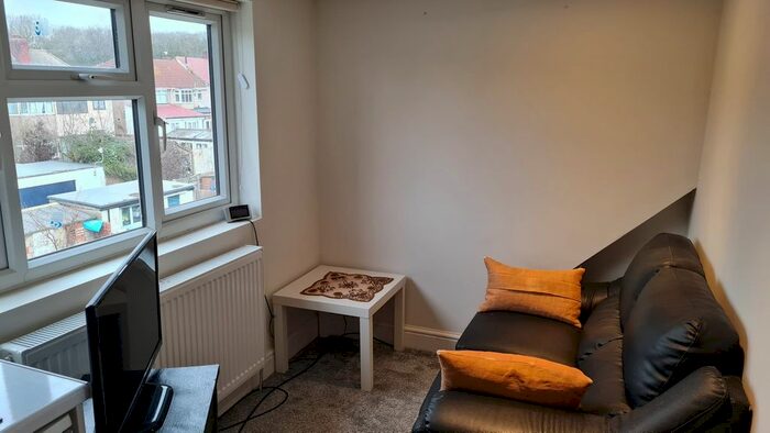 Studio To Rent In Wadham Gardens, Greenford, UB6