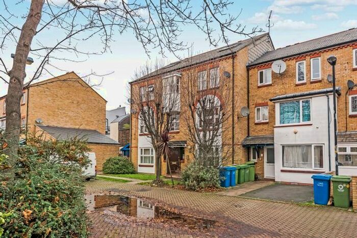 1 Bedroom Flat To Rent In Wordsworth Road, London, SE1