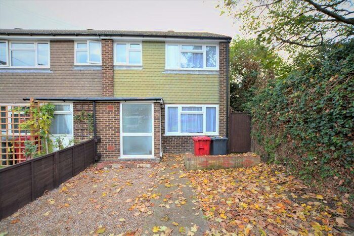 3 Bedroom Terraced House To Rent In Parkview Chase, Slough, SL1