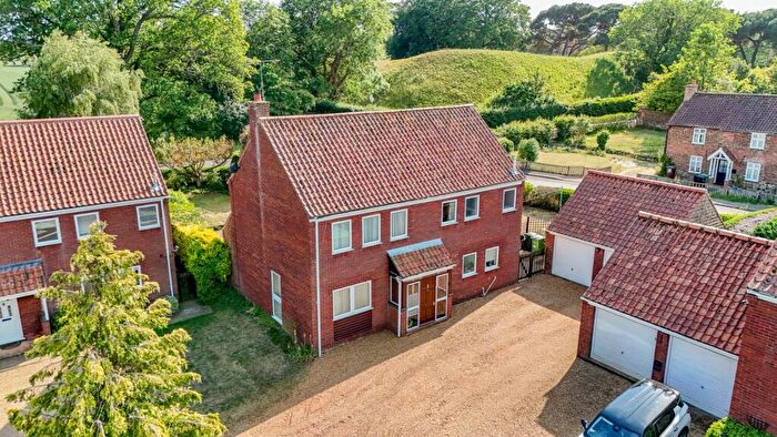 4 Bedroom Detached House For Sale In Church Crofts, Castle Rising, PE31