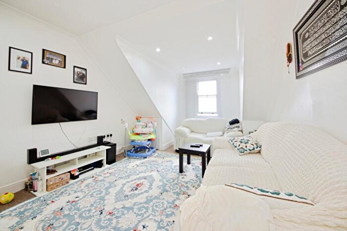 2 Bedroom Flat For Sale In Fore Street, London, N18