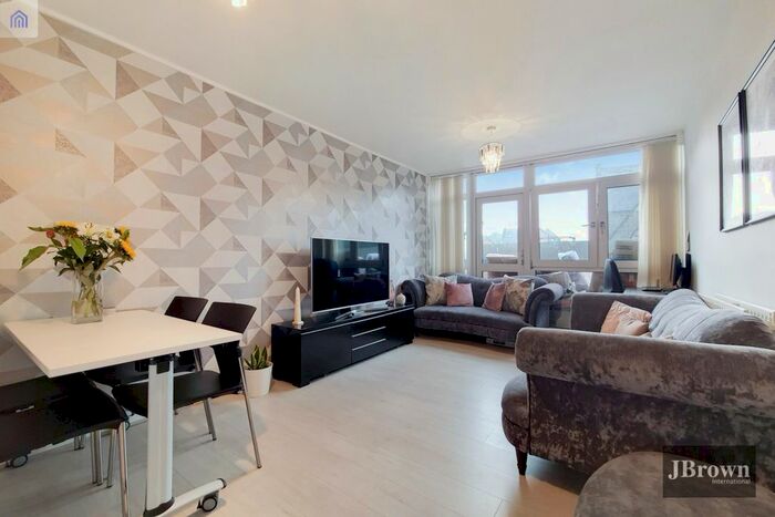 2 Bedroom Maisonette To Rent In Oswell House, London, E1W