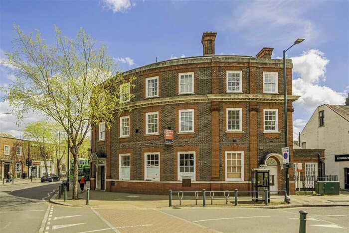 2 Bedroom Flat To Rent In High Street, Teddington, TW11