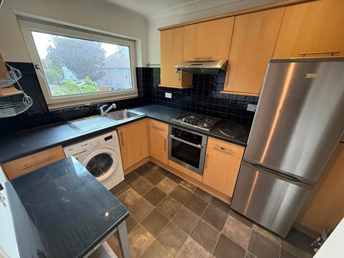 2 Bedroom Maisonette To Rent In St Anthonys Avenue, IG8
