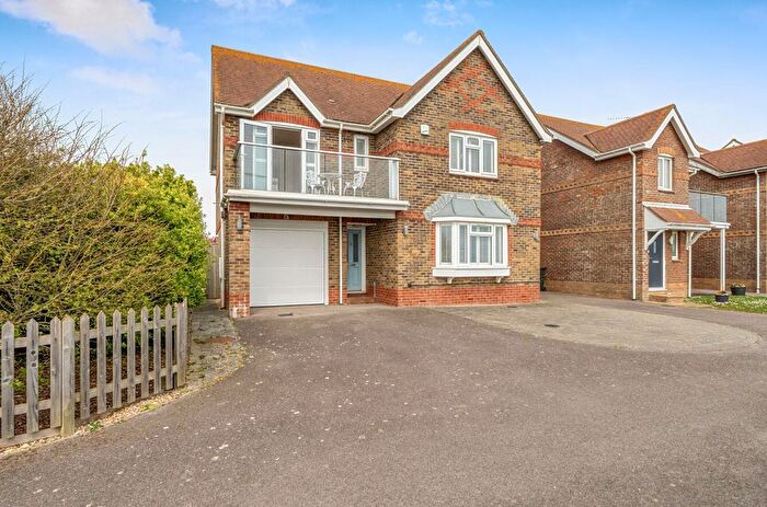 4 Bedroom Detached House For Sale In Beacon Drive, Selsey, PO20