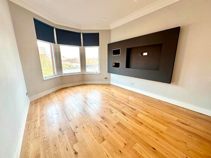 2 Bedroom Flat To Rent In Crow Road, Broomhill, Glasgow, G11