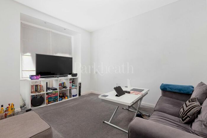 2 Bedroom Flat To Rent In Lydden Grove, London SW18