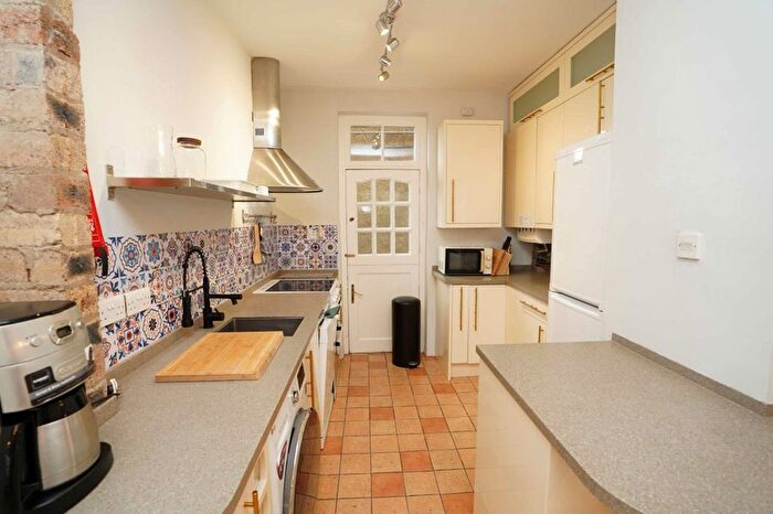 3 Bedroom Flat To Rent In Learmonth Park, Comely Bank, Edinburgh, EH4