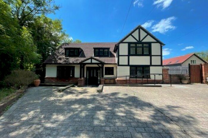 4 Bedroom Detached House To Rent In Little Warley Hall Lane, Brentwood, CM13