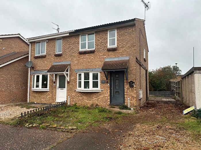 2 Bedroom Semi-detached House For Sale In Kinnears Walk, Orton Goldhay, Peterborough, PE2