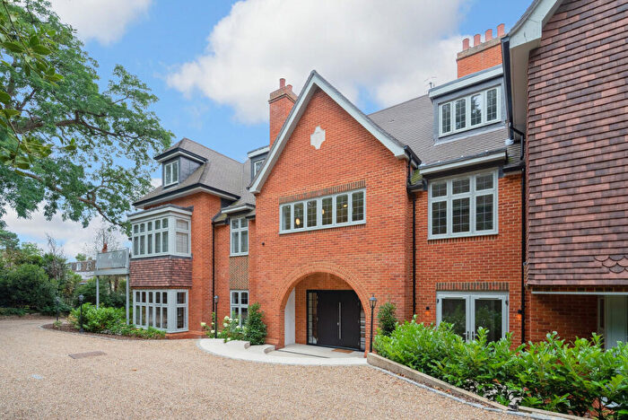 2 Bedroom Penthouse To Rent In Holtwood Road, Surrey, KT22