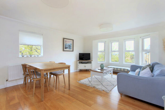 2 Bedroom Flat To Rent In Clarence Mews, Balham, London, SW12