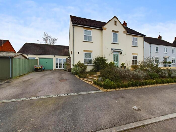 4 Bedroom Detached House For Sale In Poppy Close, Calne, SN11