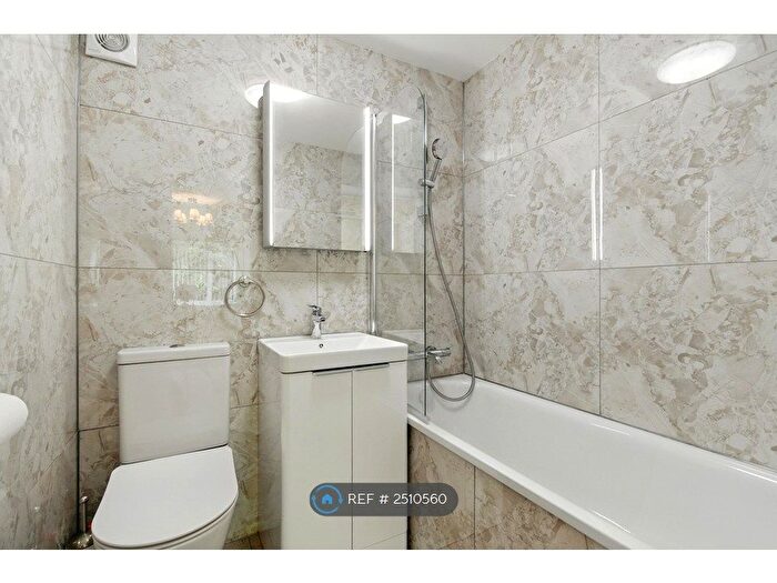 3 Bedroom Flat To Rent In Laburnum Lodge, London, N3