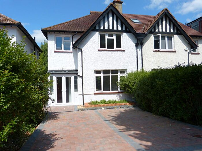 4 Bedroom Semi-Detached House To Rent In Halleswelle Road, Temple Fortune, NW11