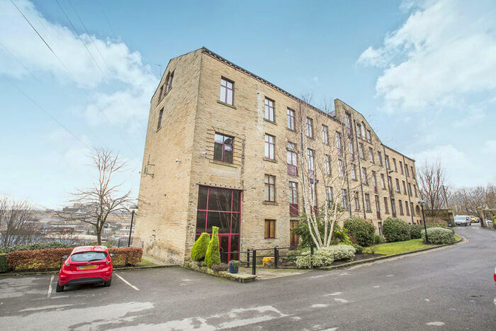 2 Bedroom Apartment To Rent In Garden Street North, Halifax, West Yorkshire, HX3
