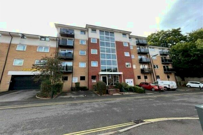 2 Bedroom Flat To Rent In Seacole Gardens, Southampton, Hampshire, SO16