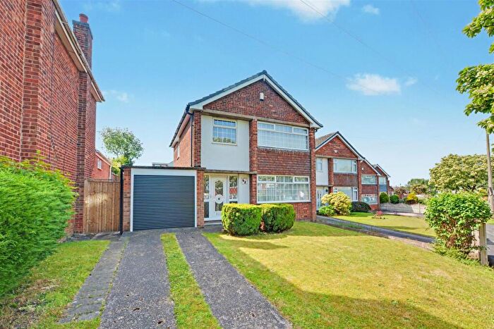 3 Bedroom Detached House For Sale In Brownlow Drive, Nottingham, NG5