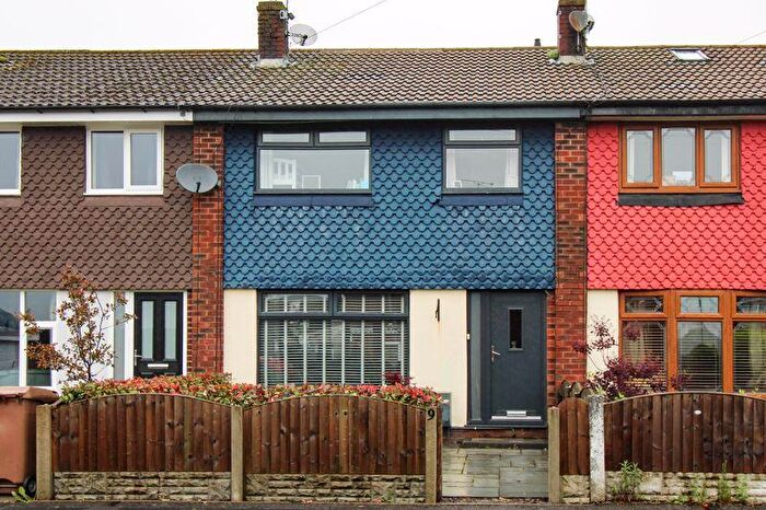 3 Bedroom Terraced House For Sale In Ashbourne Close, Wardle, OL12