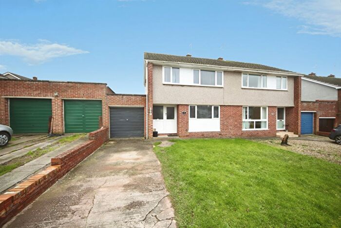 3 Bedroom Semi Detached House For Sale In Farm View, Taunton, TA2