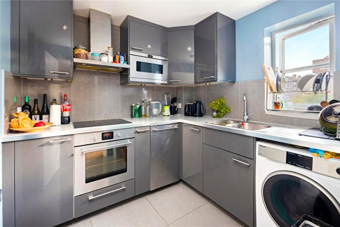 2 Bedroom Flat For Sale In Laburnum Street, London, E2