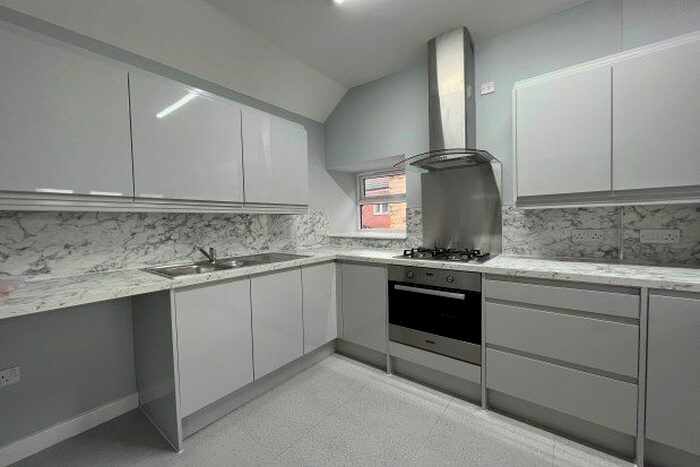 2 Bedroom Flat To Rent In High Street, Smethwick, B66