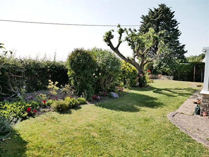 3 Bedroom Detached House For Sale In Olivers Close, Cherhill, Calne, SN11