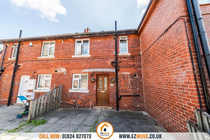 3 Bedroom Terraced House For Sale In Manor Road, Dewsbury, WF13