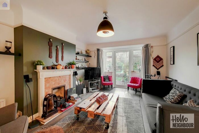 4 Bedroom Semi-Detached House To Rent In Belmont Rise, Sutton, SM2