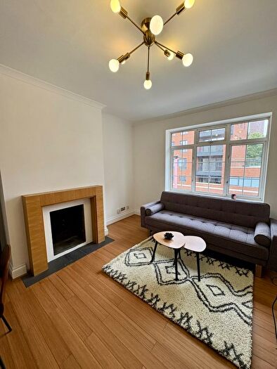 3 Bedroom Flat To Rent In Davidson Gardens, London, SW8