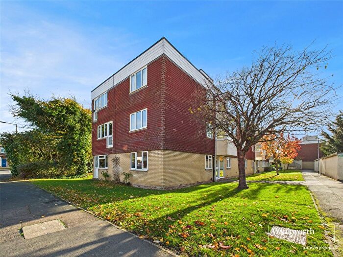 2 Bedroom Flat To Rent In Langdale Gardens, Earley, Reading, Berkshire, RG6