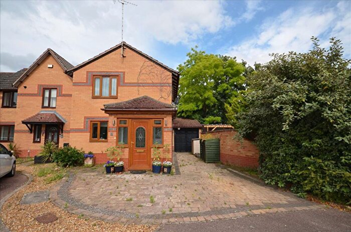 3 Bedroom Detached House For Sale In Richardson Way, Raunds, Northamptonshire, NN9