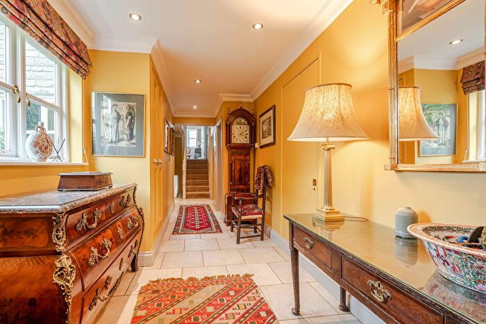 4 Bedroom Detached House For Sale In Bristol Street, Malmesbury, SN16
