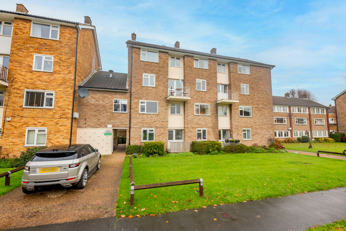 2 Bedroom Apartment To Rent In The Ridgeway, St. Albans, Hertfordshire, AL4