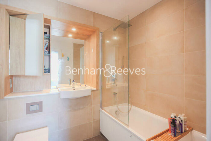 2 Bedroom Apartment To Rent In Winchester Square, London, SE8