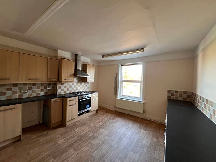 2 Bedroom Flat To Rent In Hyde Road, Paignton, TQ4