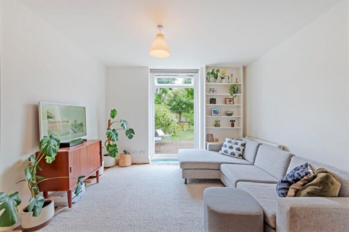 2 Bedroom Flat To Rent In Winchester Avenue, Queens Park, NW6