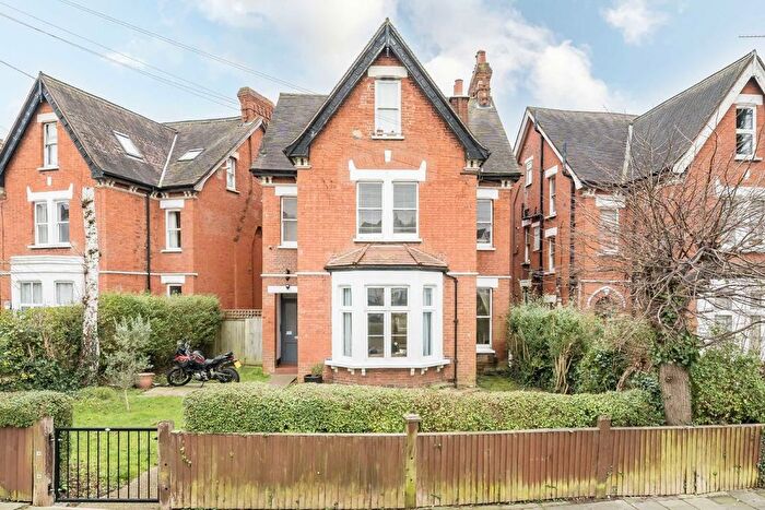 2 Bedroom Flat To Rent In Gleneldon Road, London, SW16