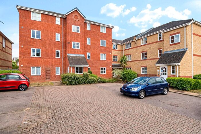 2 Bedroom Flat For Sale In Winery Lane, Kingston Upon Thames, KT1