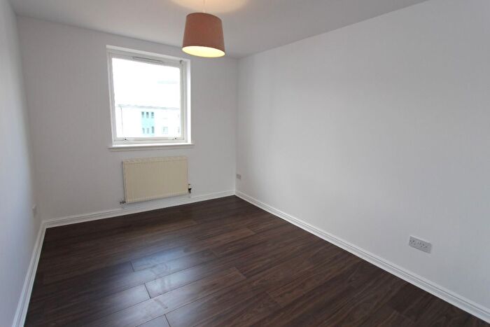 3 Bedroom Flat To Rent In Tower Place, The Shore, Edinburgh, EH6