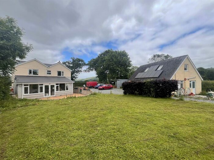 4 Bedroom Smallholding For Sale In Felinfach, Lampeter, SA48
