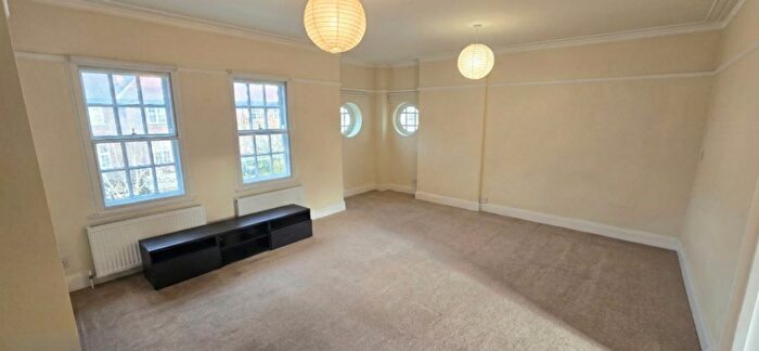 1 Bedroom Flat To Rent In Golders Green Road, Golders Green, NW11