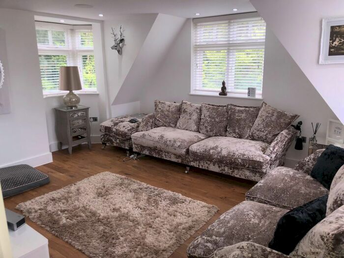 2 Bedroom Flat To Rent In Baston Road, Hayes BR2