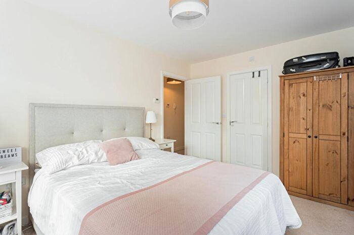 2 Bedroom Apartment For Sale In Somerley Drive, Crawley, RH10