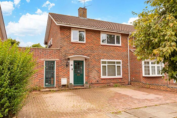 4 Bedroom Semi Detached House For Sale In York Road, Crawley, RH10