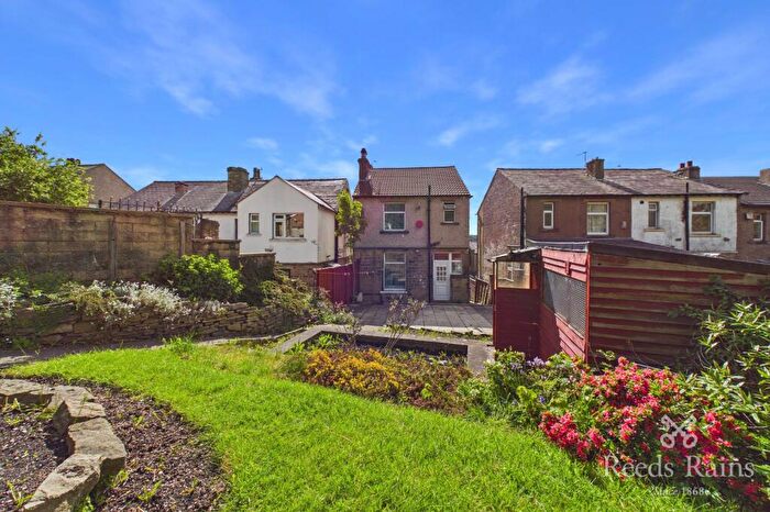 3 Bedroom Detached House To Rent In Heaton Road, Huddersfield, West Yorkshire, HD1