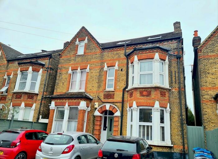 1 Bedroom Flat To Rent In Robinson Road, Colliers Wood, London, SW17