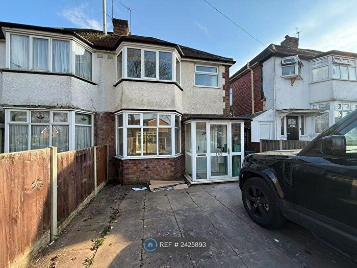 3 Bedroom Semi-Detached House To Rent In Ridgacre Road, Quinton, Birmingham, B32
