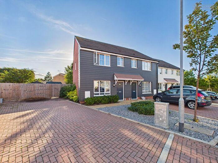 3 Bedroom Semi-Detached House For Sale In Apricot Close, Peterborough, PE1