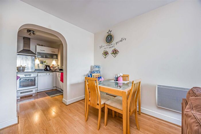 2 Bedroom Flat For Sale In Gisors Road, Southsea, PO4